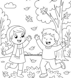 bambini giocano con foglie