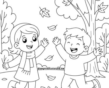 bambini giocano con foglie